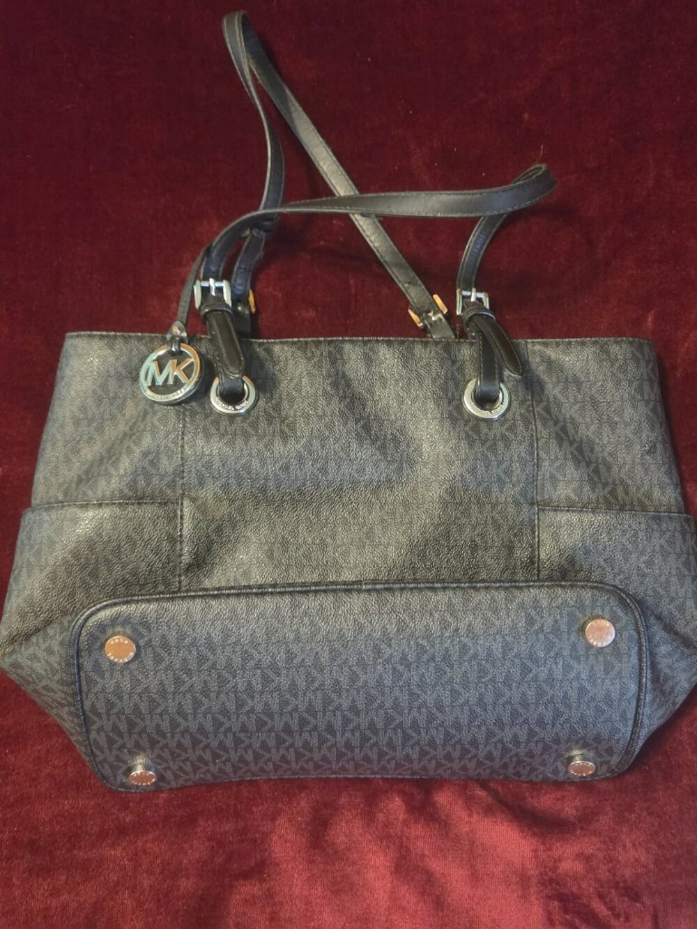 MICHAEL KORS SIGNATURE BAG GREAT CONDITION NO SMOKE HOME